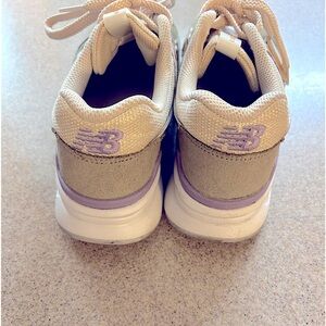 Women’s size 8.5 new balance. Only worn twice